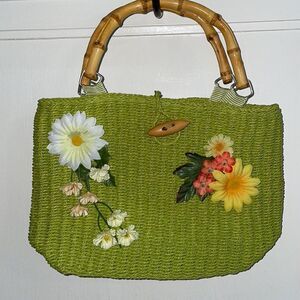 Retro look small green woven purse with flowers & bamboo handles‎